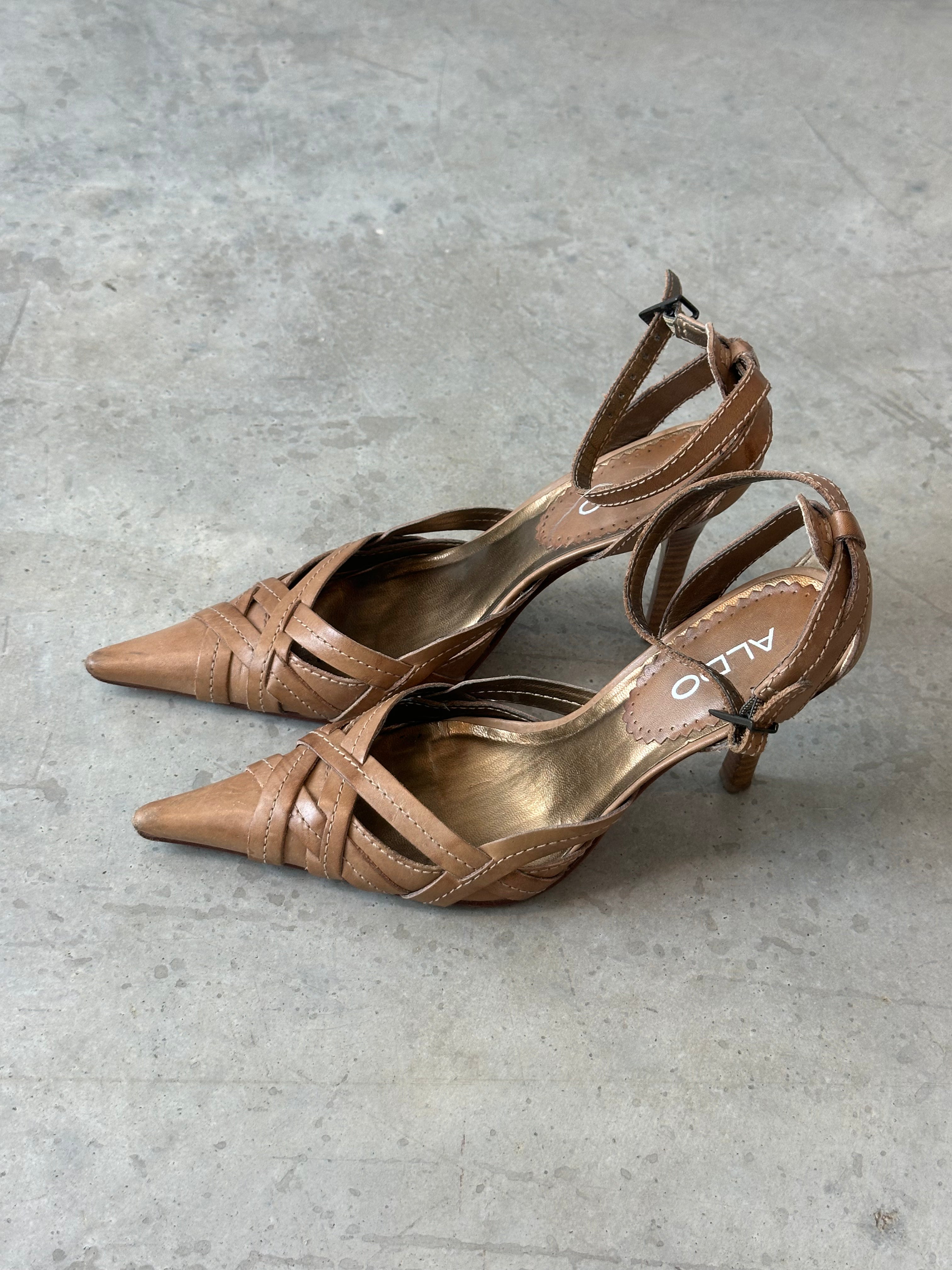 vintage aldo pointed toe tan heels