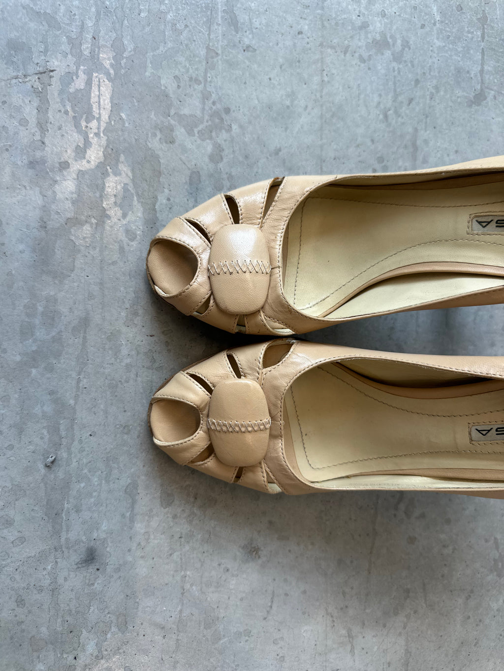 via spiga tan pumps