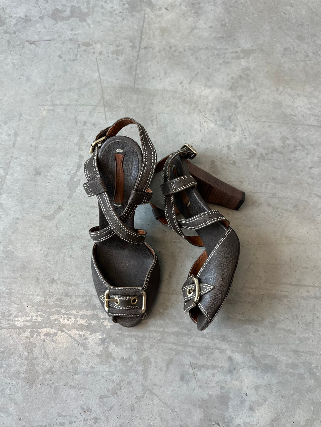 brown leather bcbg gold detail heels