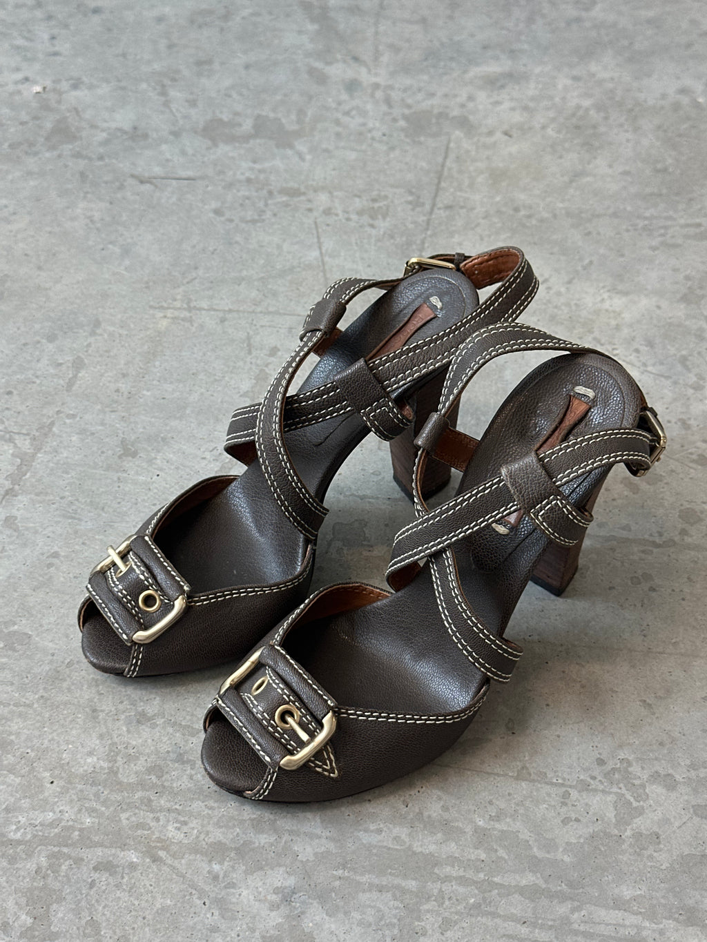 brown leather bcbg gold detail heels